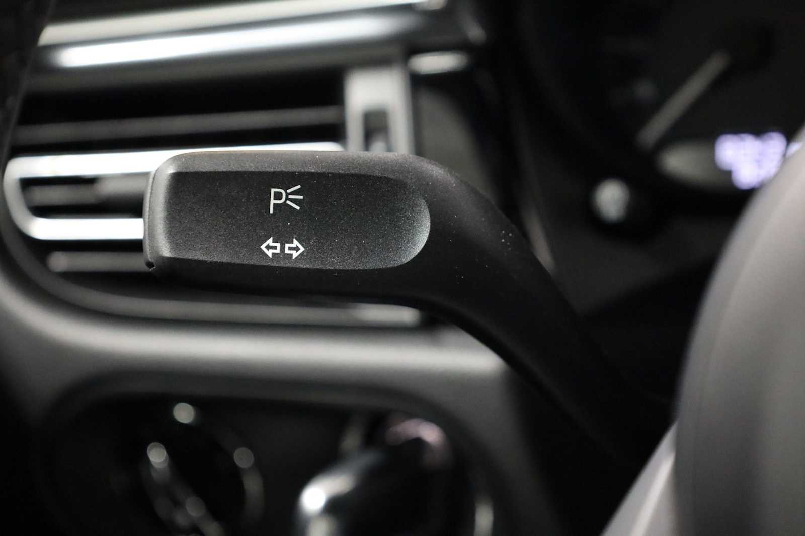 Thumbnail: 2025 Porsche Macan - 31