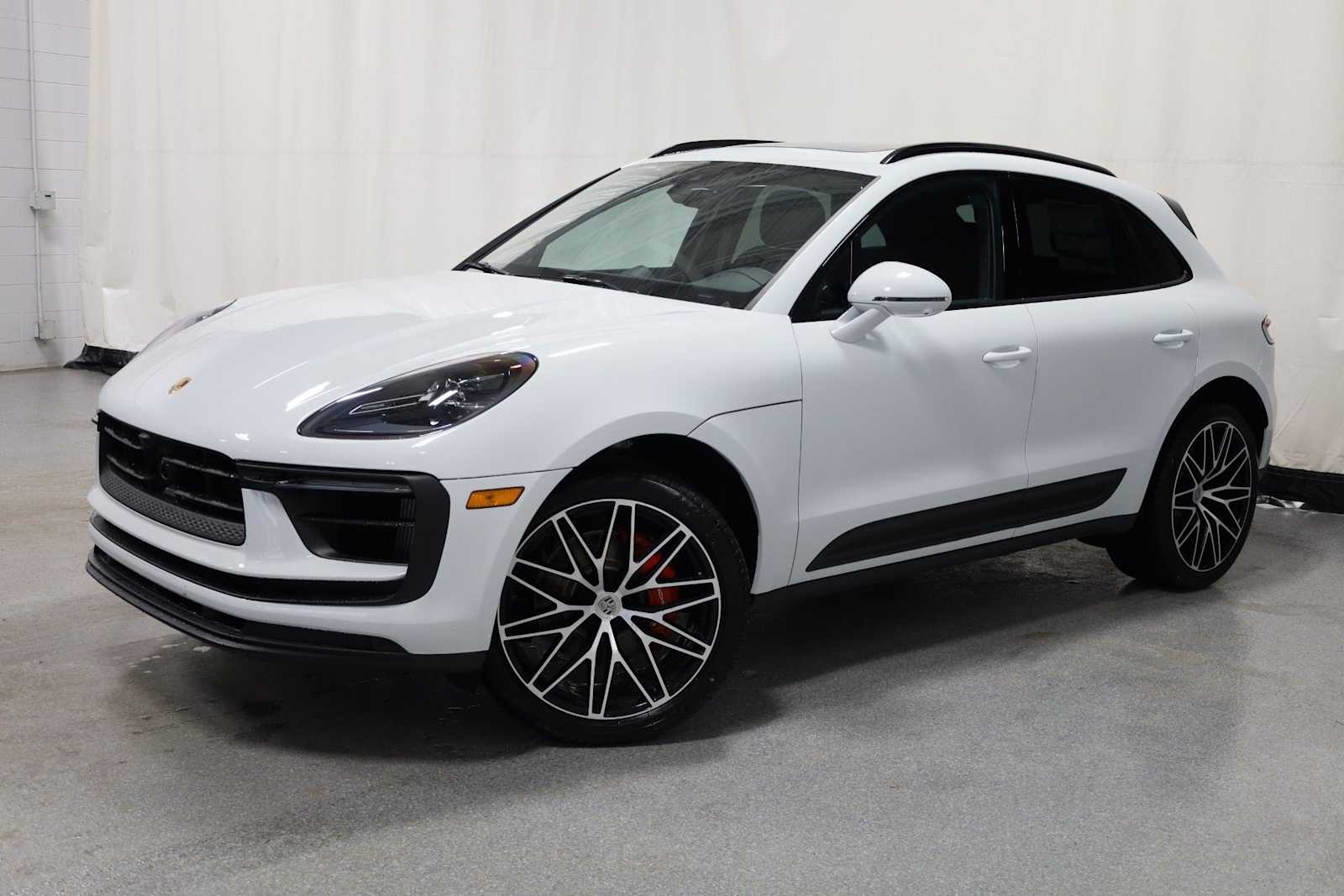 Thumbnail: 2026 Porsche Macan - 1