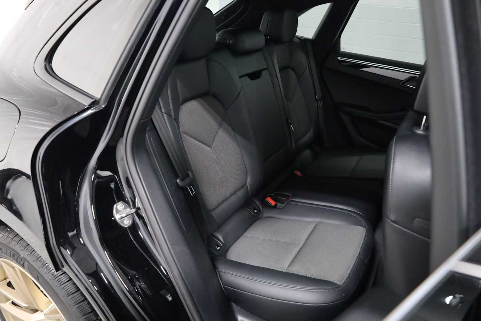 Thumbnail: 2023 Porsche Macan - 37