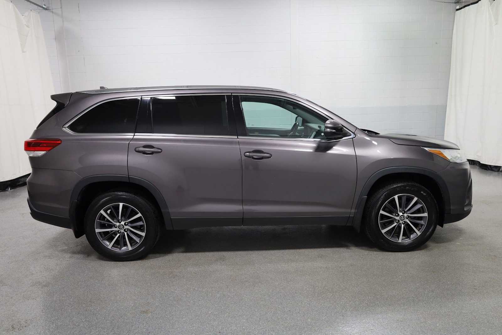 Thumbnail: 2019 Toyota Highlander - 10
