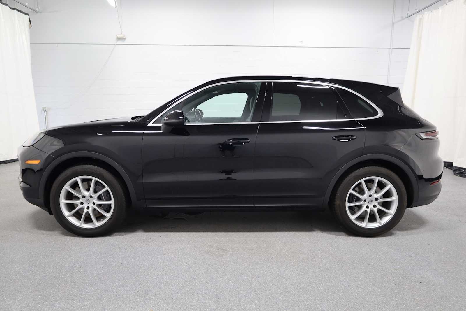 Thumbnail: 2024 Porsche Cayenne - 2