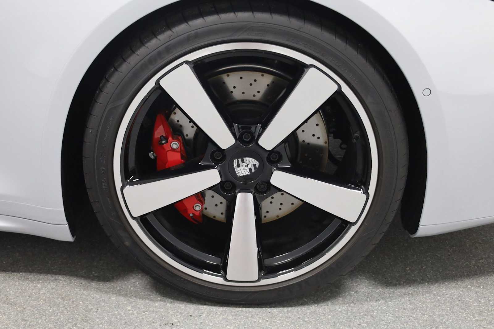 Thumbnail: 2025 Porsche 911 - 34