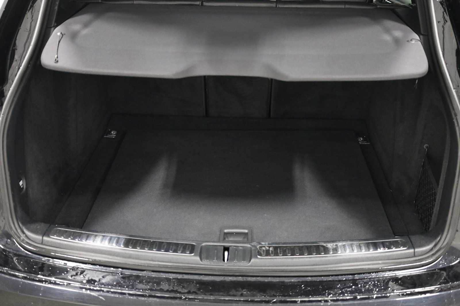 Thumbnail: 2020 Porsche Macan - 35