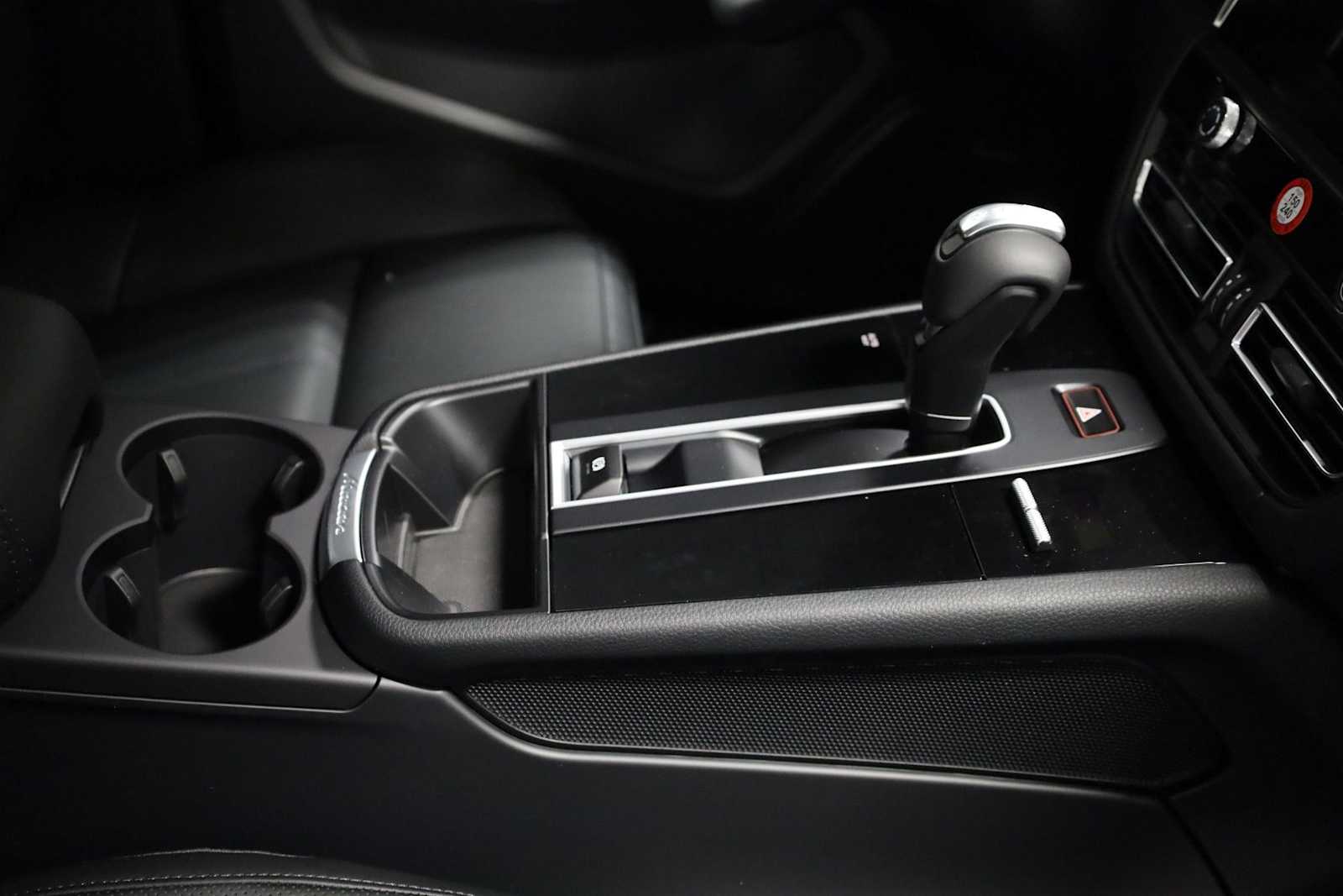 Thumbnail: 2026 Porsche Macan - 21