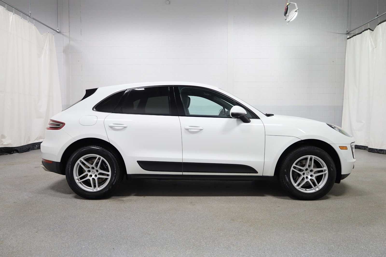 Thumbnail: 2017 Porsche Macan - 10