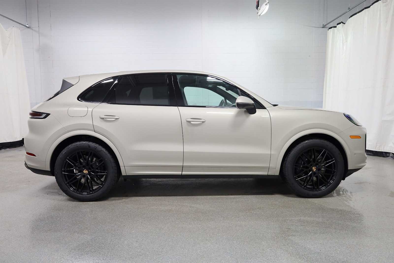 Thumbnail: 2026 Porsche Cayenne - 10