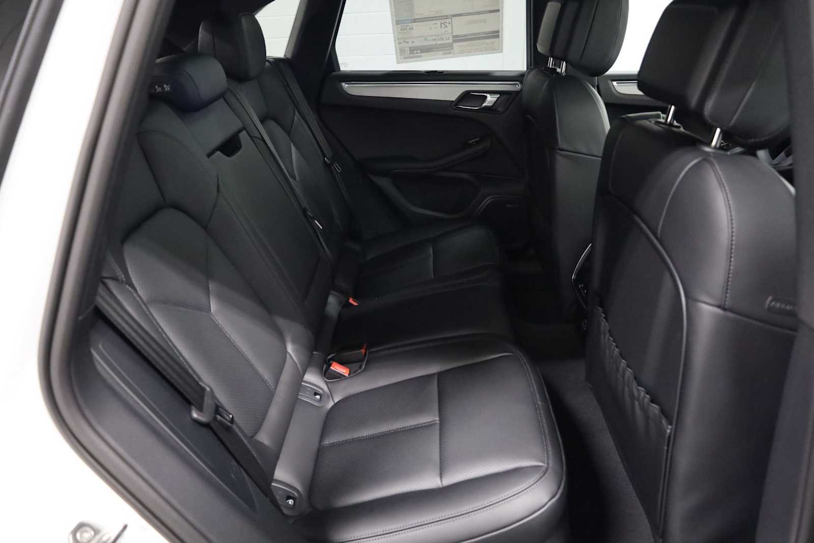 Thumbnail: 2026 Porsche Macan - 37