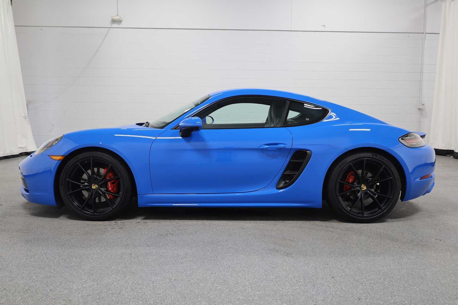 Thumbnail: 2022 Porsche 718 Cayman - 2