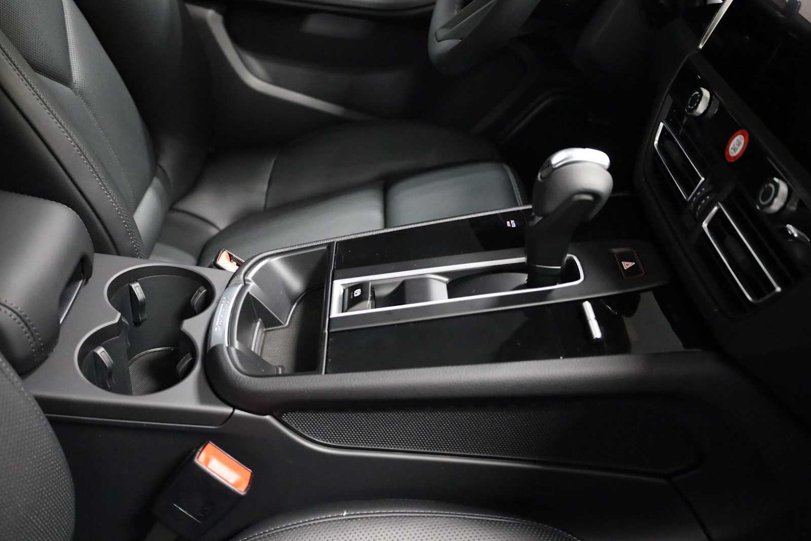 Thumbnail: 2026 Porsche Macan - 21