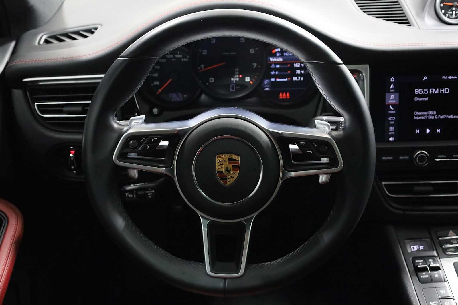 Thumbnail: 2021 Porsche Macan - 25