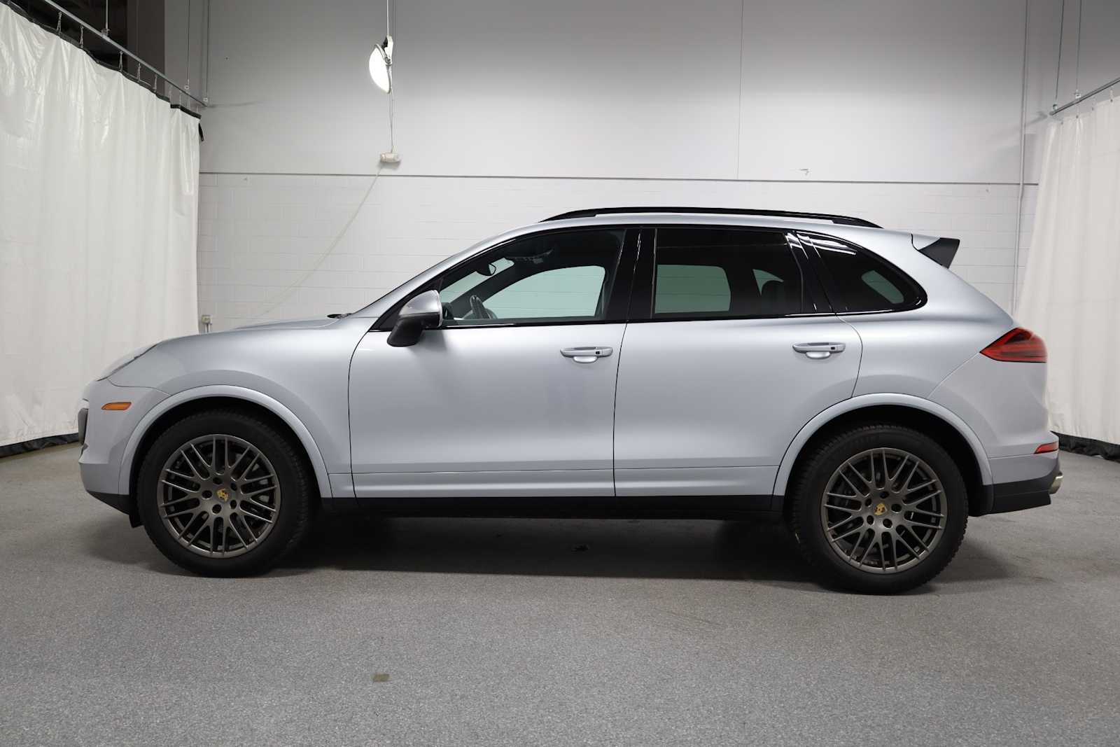 Thumbnail: 2017 Porsche Cayenne - 10