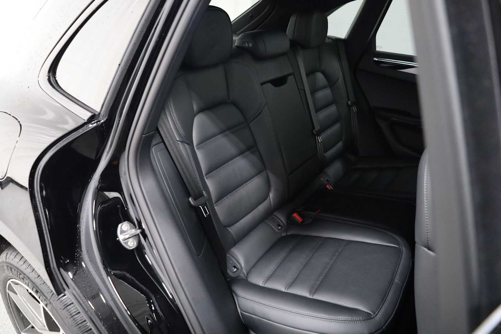 Thumbnail: 2026 Porsche Macan - 37