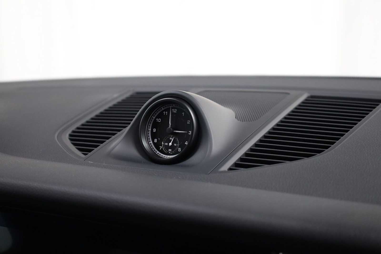 Thumbnail: 2026 Porsche Macan - 23