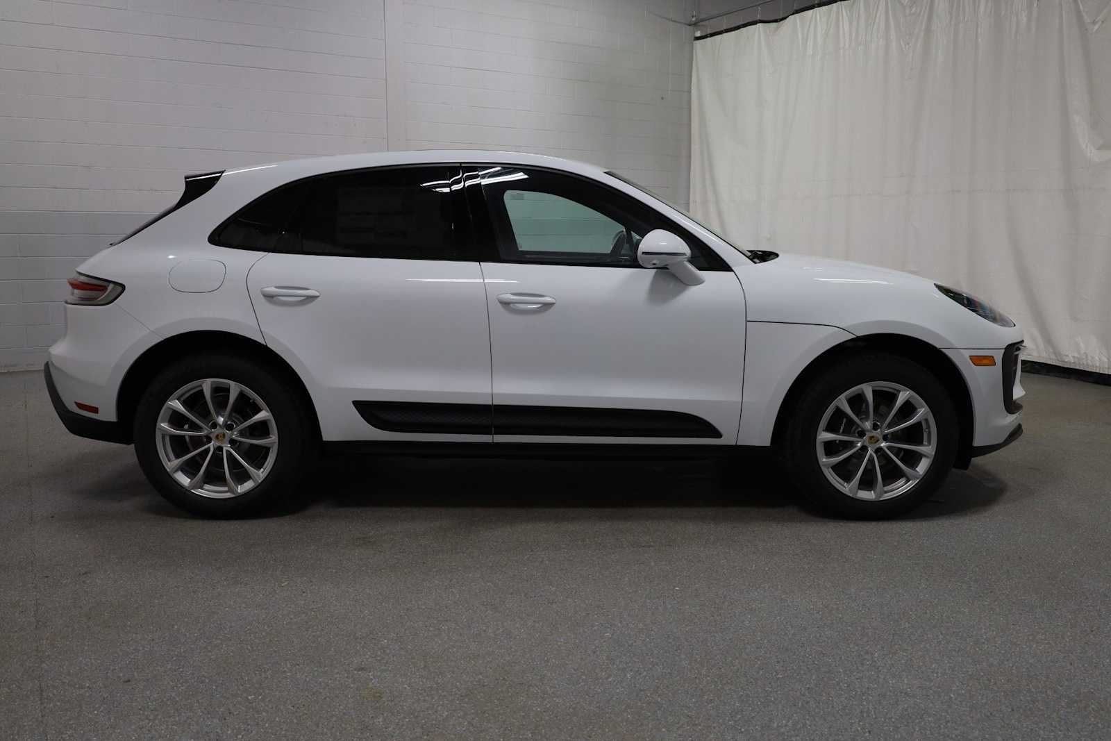 Thumbnail: 2026 Porsche Macan - 9