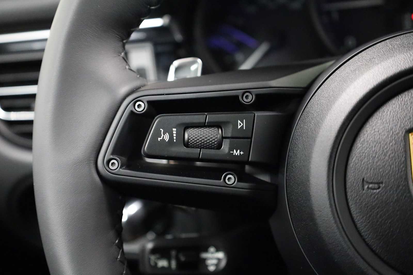 Thumbnail: 2026 Porsche Macan - 27