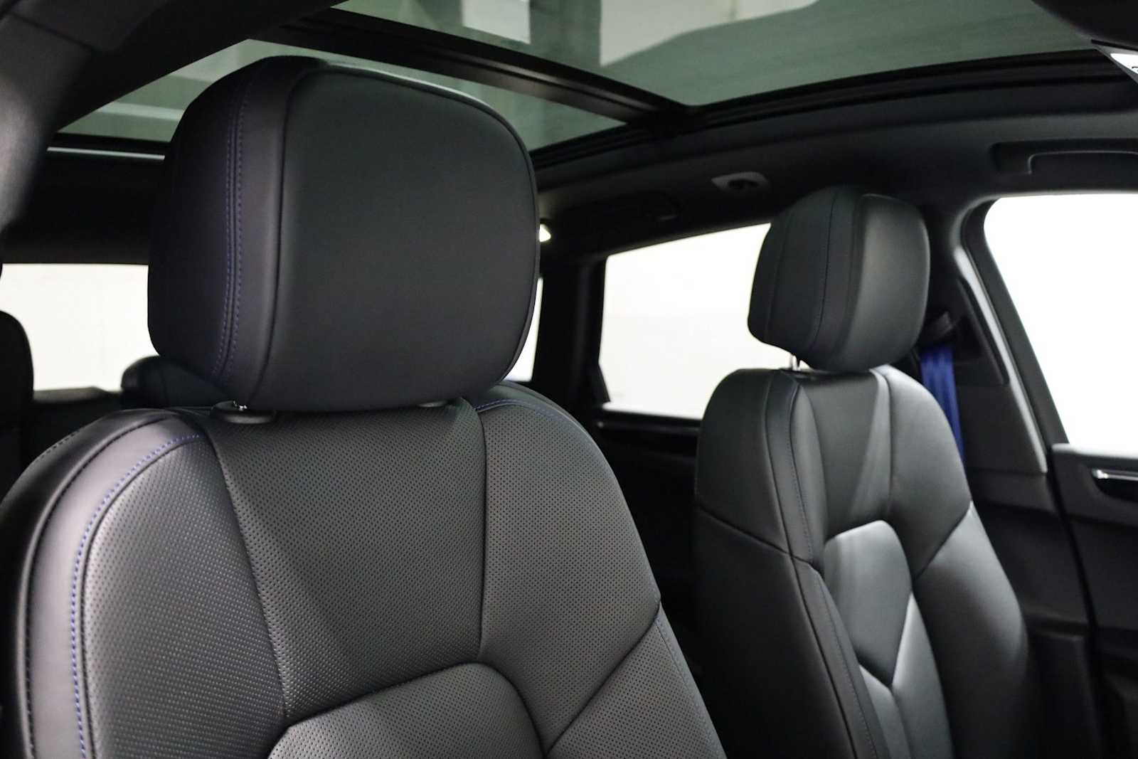 Thumbnail: 2026 Porsche Macan - 22