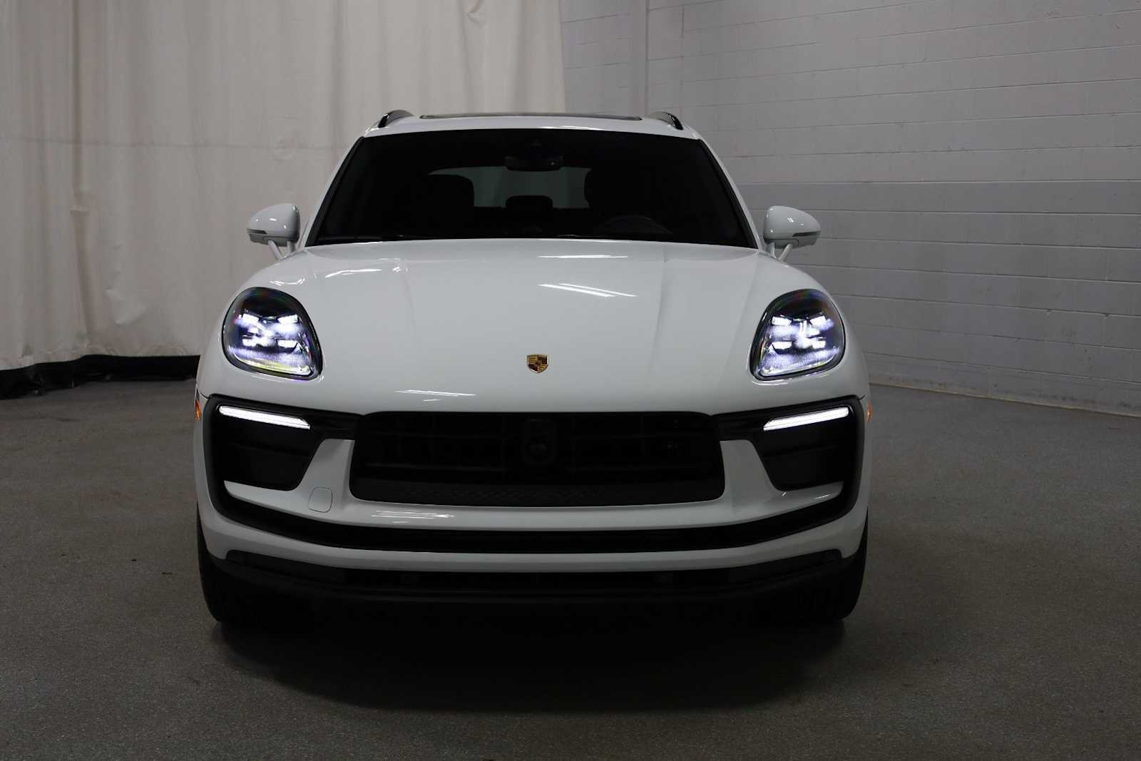 Thumbnail: 2026 Porsche Macan - 13