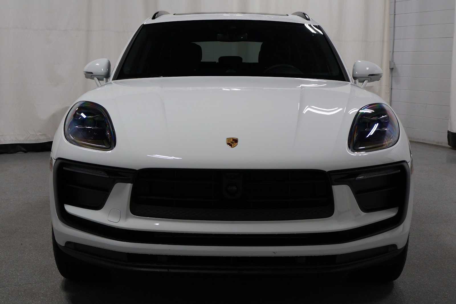 Thumbnail: 2026 Porsche Macan - 14