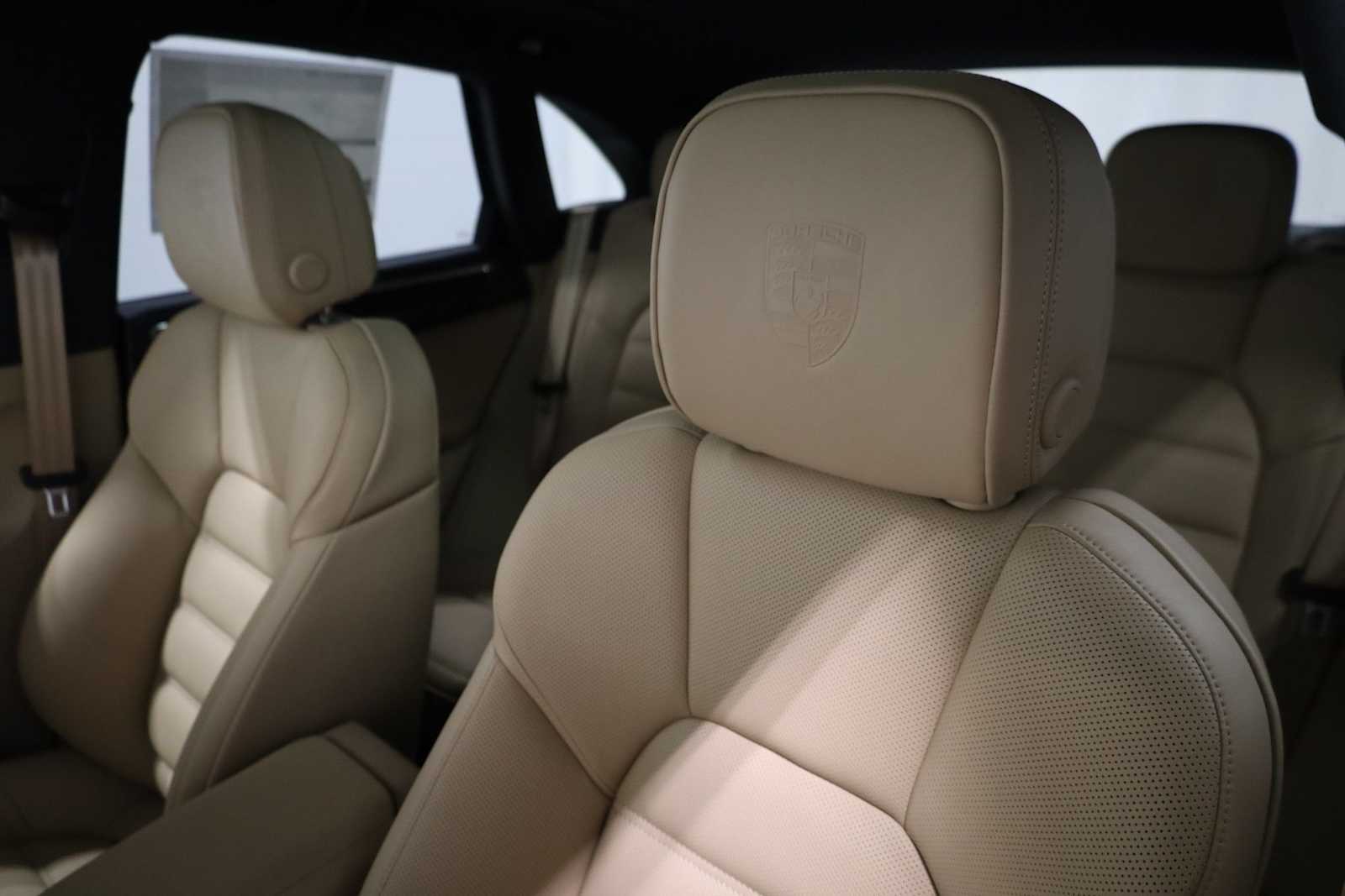 Thumbnail: 2026 Porsche Macan - 19