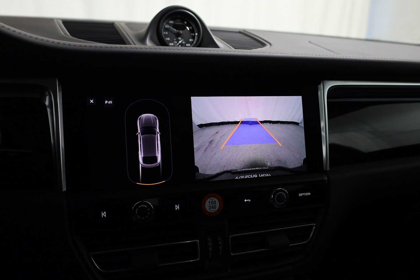 Thumbnail: 2026 Porsche Macan - 34