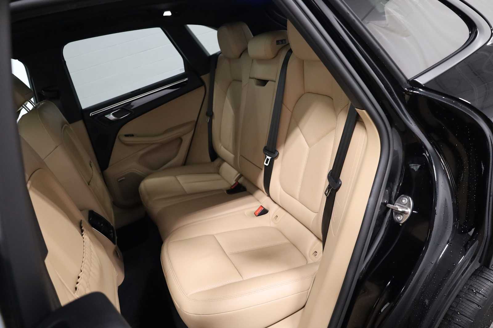 Thumbnail: 2024 Porsche Macan - 36