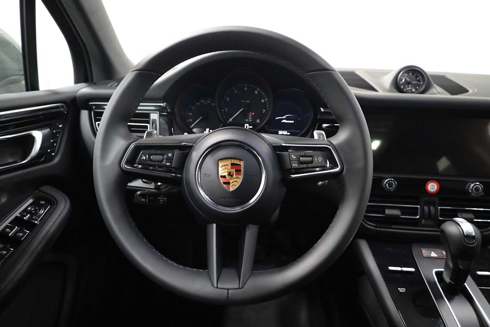 Thumbnail: 2026 Porsche Macan - 25