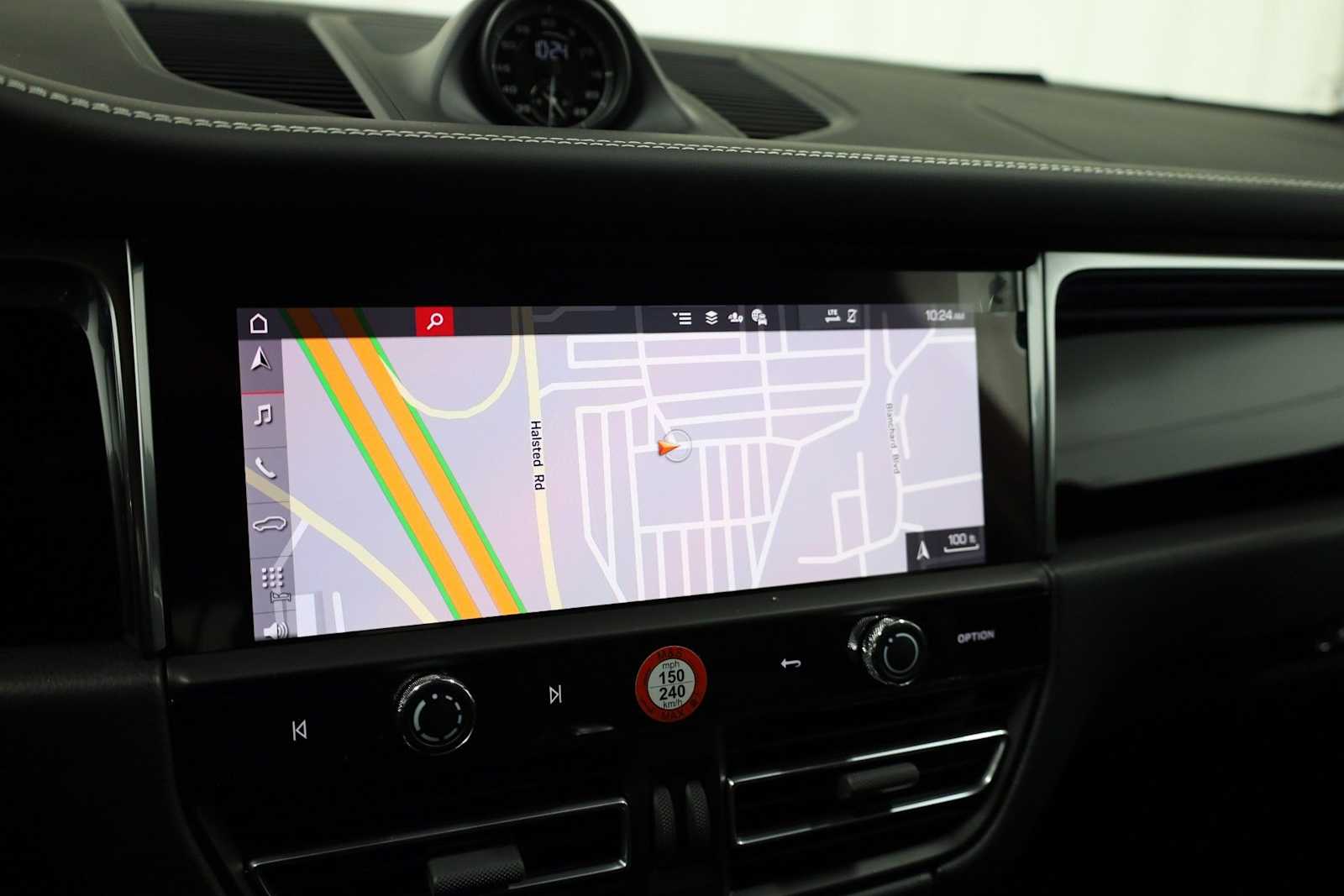 Thumbnail: 2026 Porsche Macan - 33