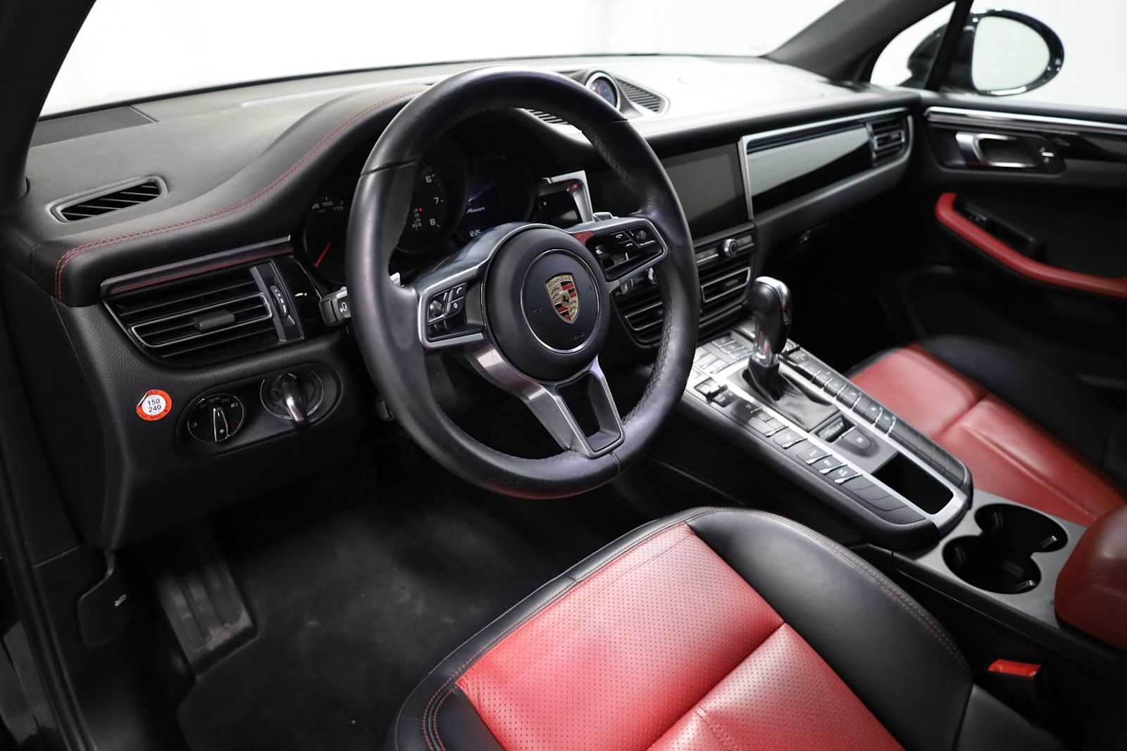 Thumbnail: 2020 Porsche Macan - 4