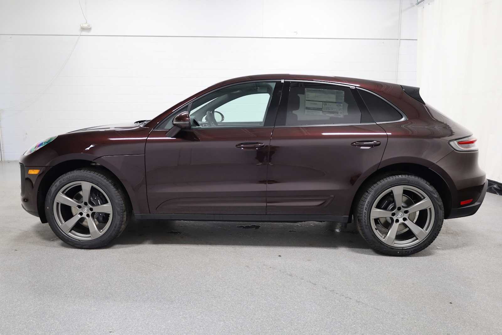Thumbnail: 2025 Porsche Macan - 2