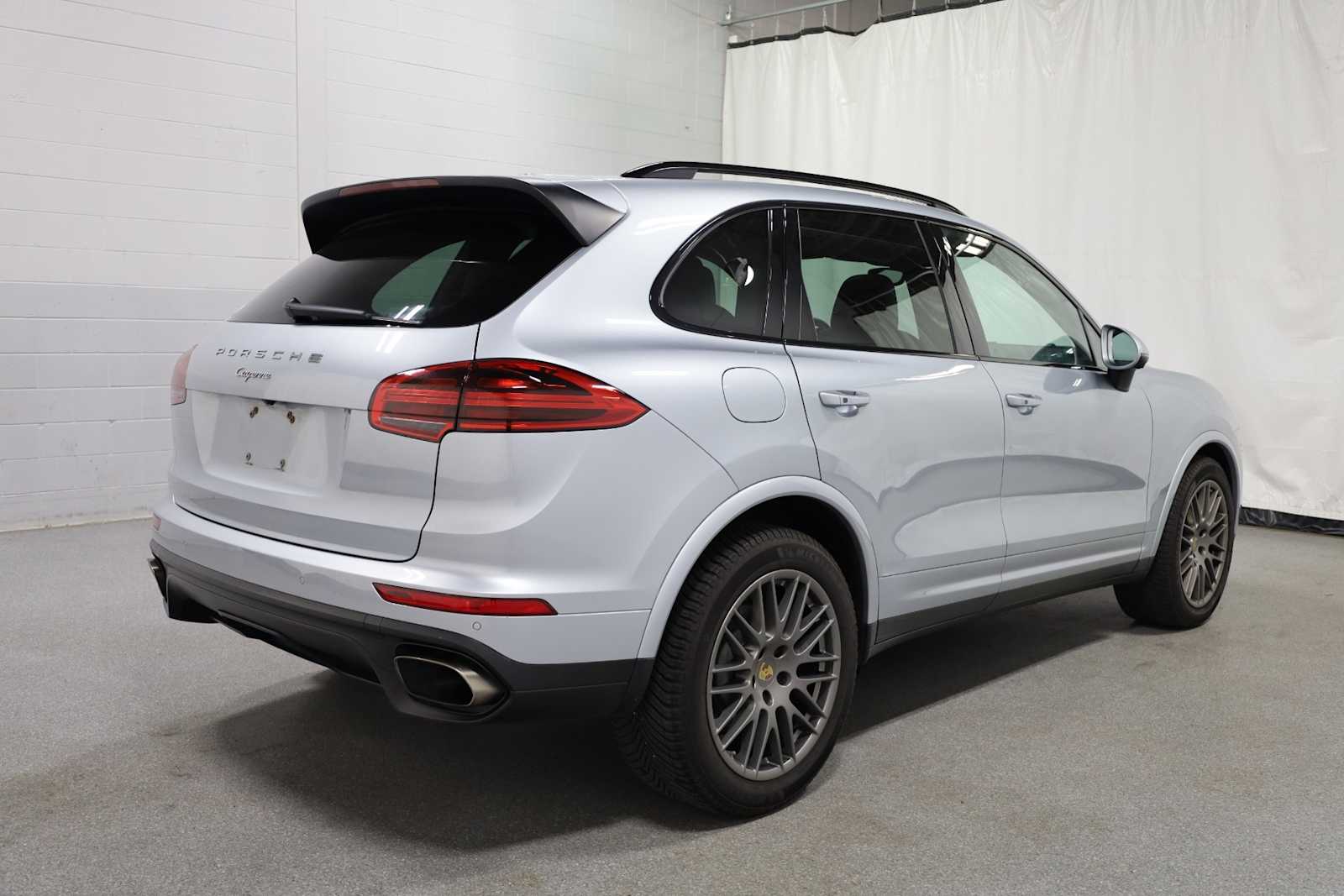 Thumbnail: 2017 Porsche Cayenne - 17
