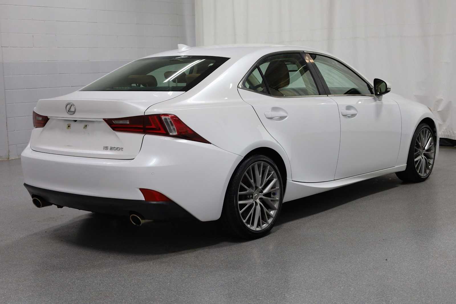 Thumbnail: 2016 Lexus IS - 9