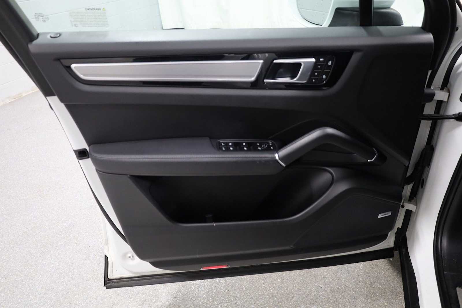 Thumbnail: 2023 Porsche Cayenne - 16