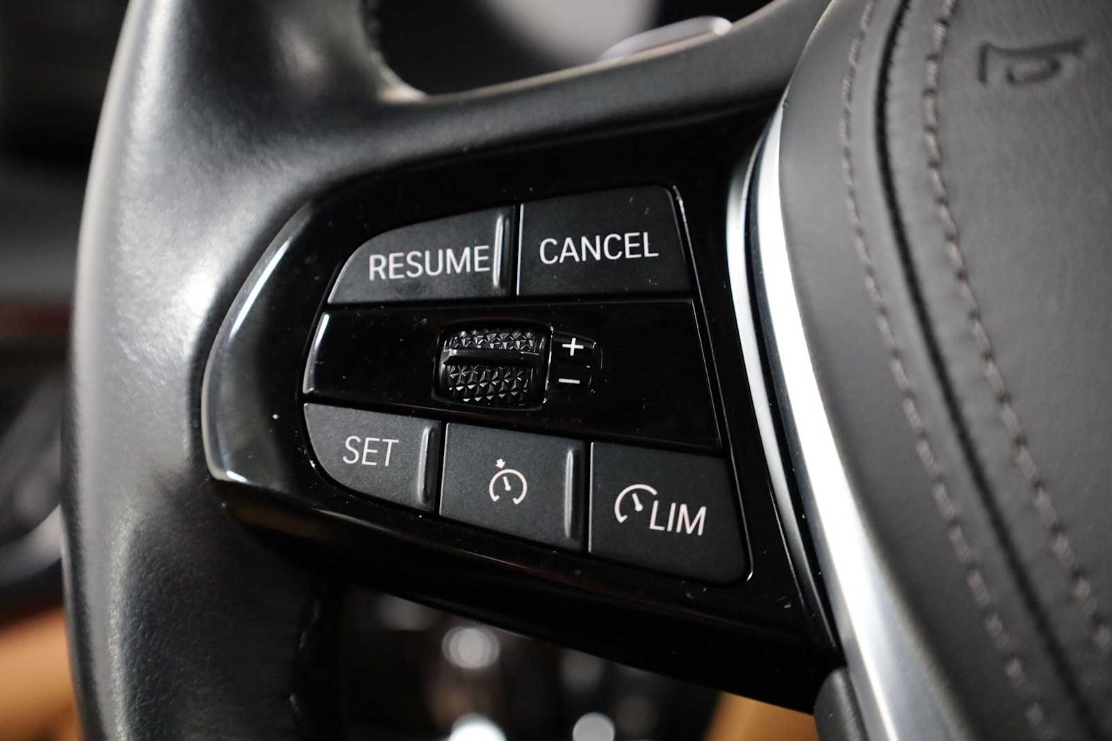 Thumbnail: 2022 BMW 5 Series - 25