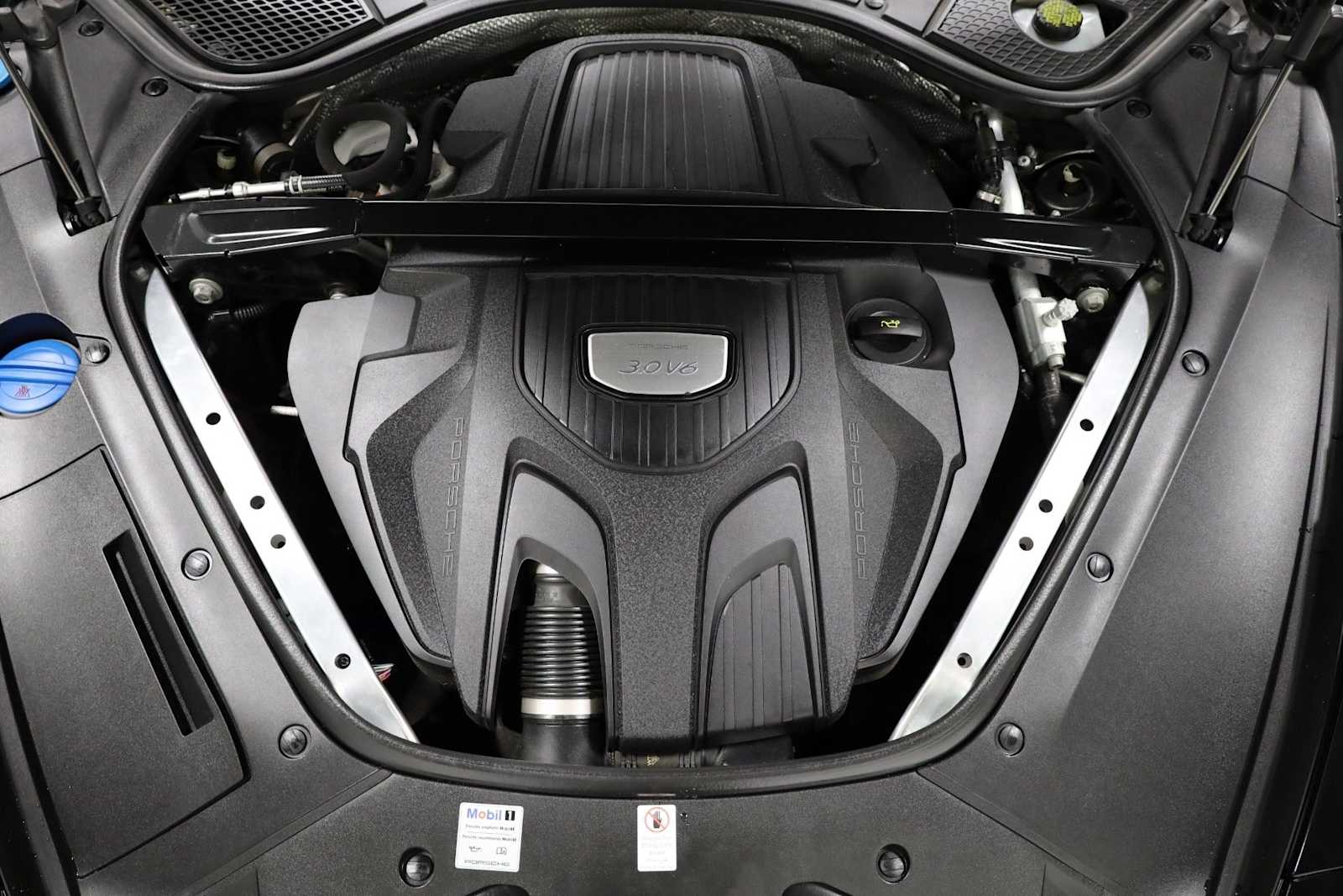 Thumbnail: 2018 Porsche Panamera - 40