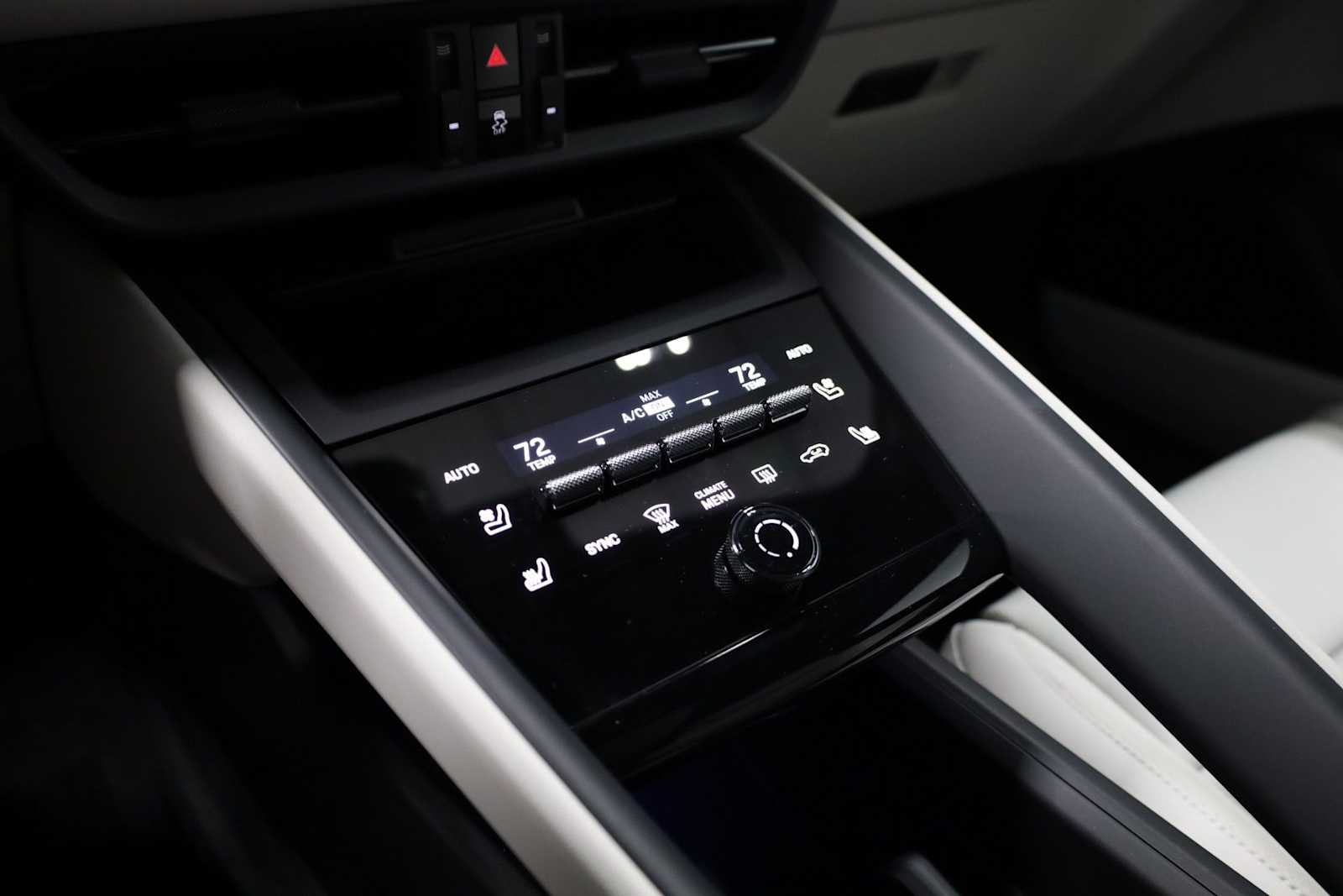 Thumbnail: 2025 Porsche Macan - 31