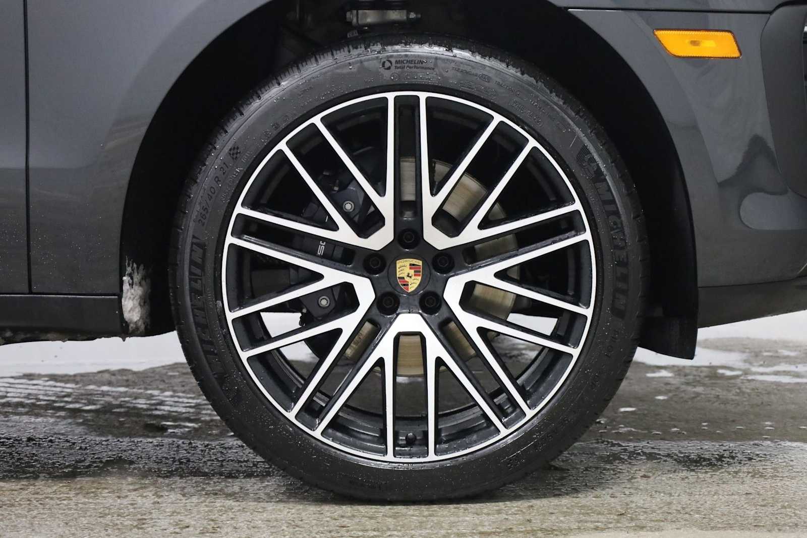 Thumbnail: 2026 Porsche Macan - 12