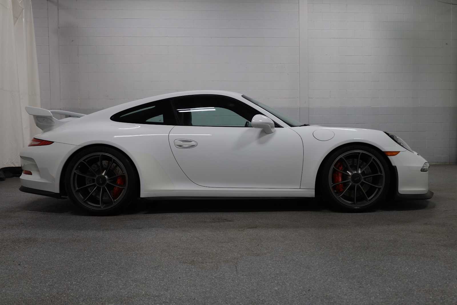 Thumbnail: 2016 Porsche 911 - 10