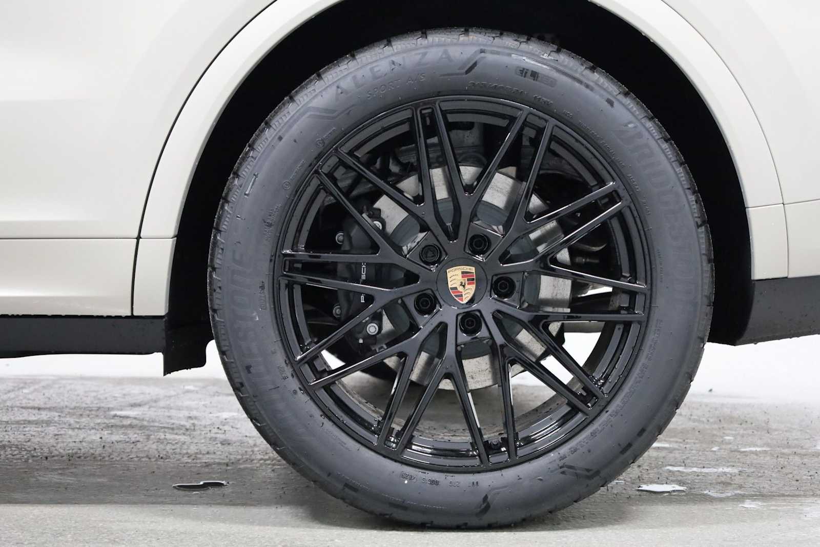 Thumbnail: 2026 Porsche Cayenne - 37