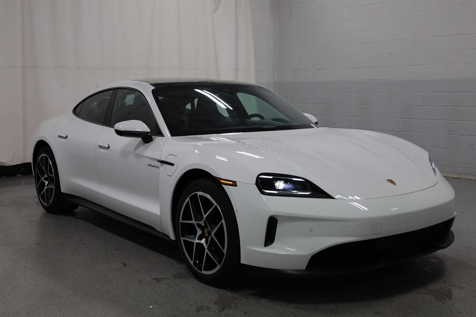 Thumbnail: 2025 Porsche Taycan - 14