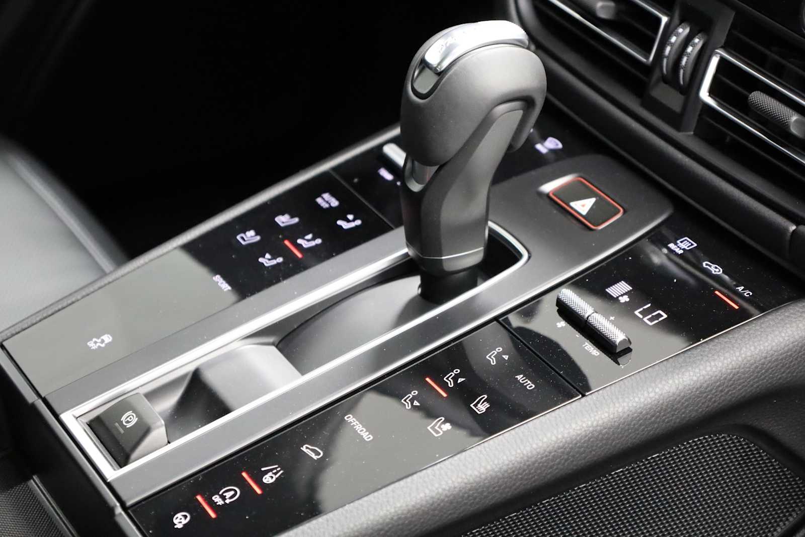 Thumbnail: 2024 Porsche Macan - 17