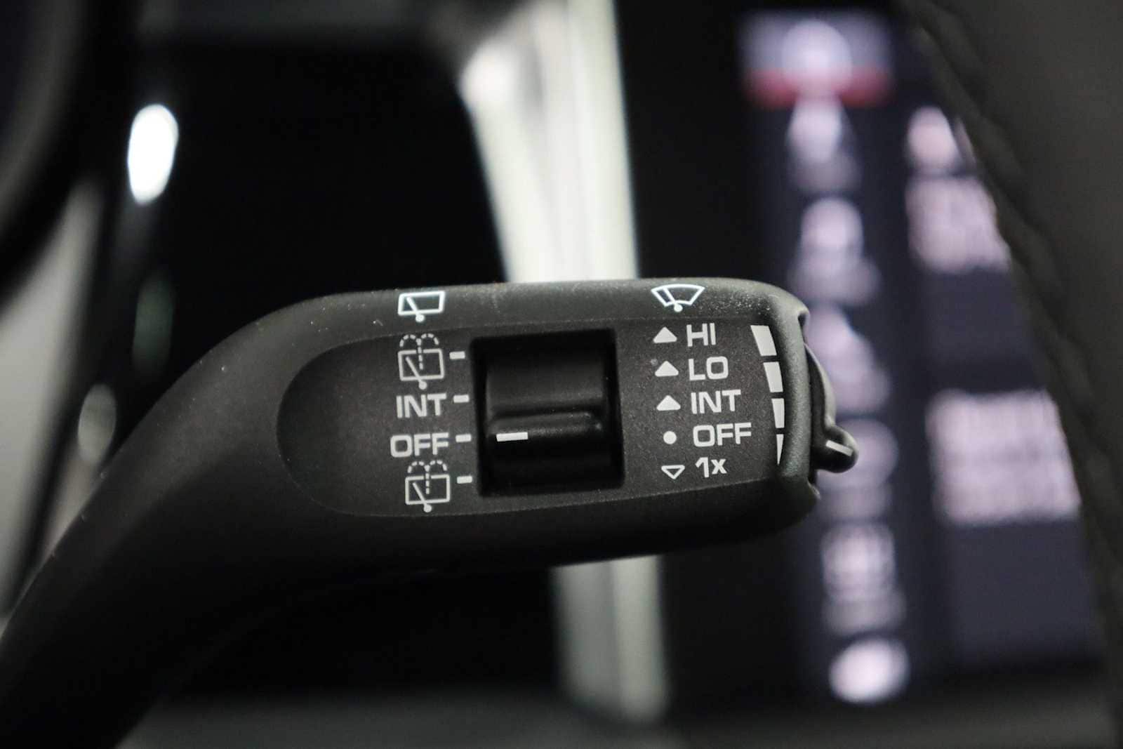 Thumbnail: 2026 Porsche Macan - 31