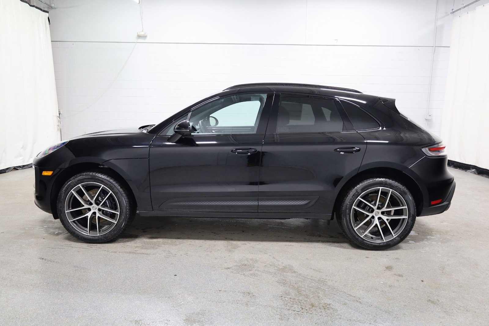 Thumbnail: 2026 Porsche Macan - 2