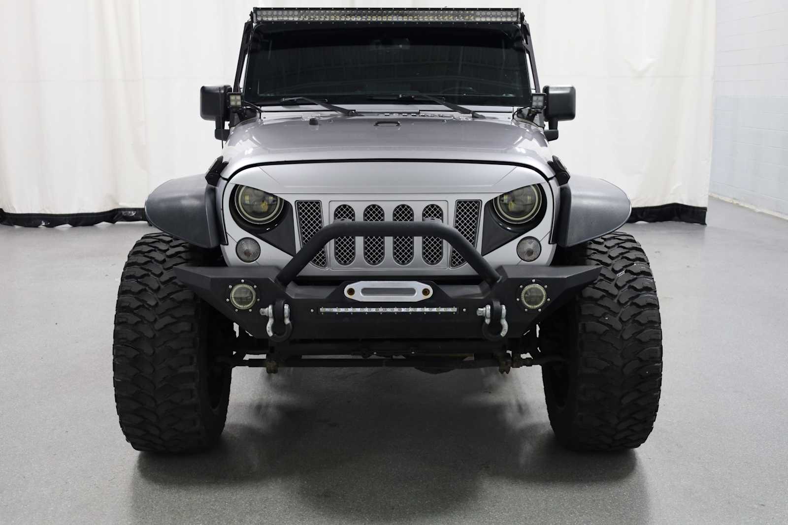 Thumbnail: 2017 Jeep Wrangler - 14