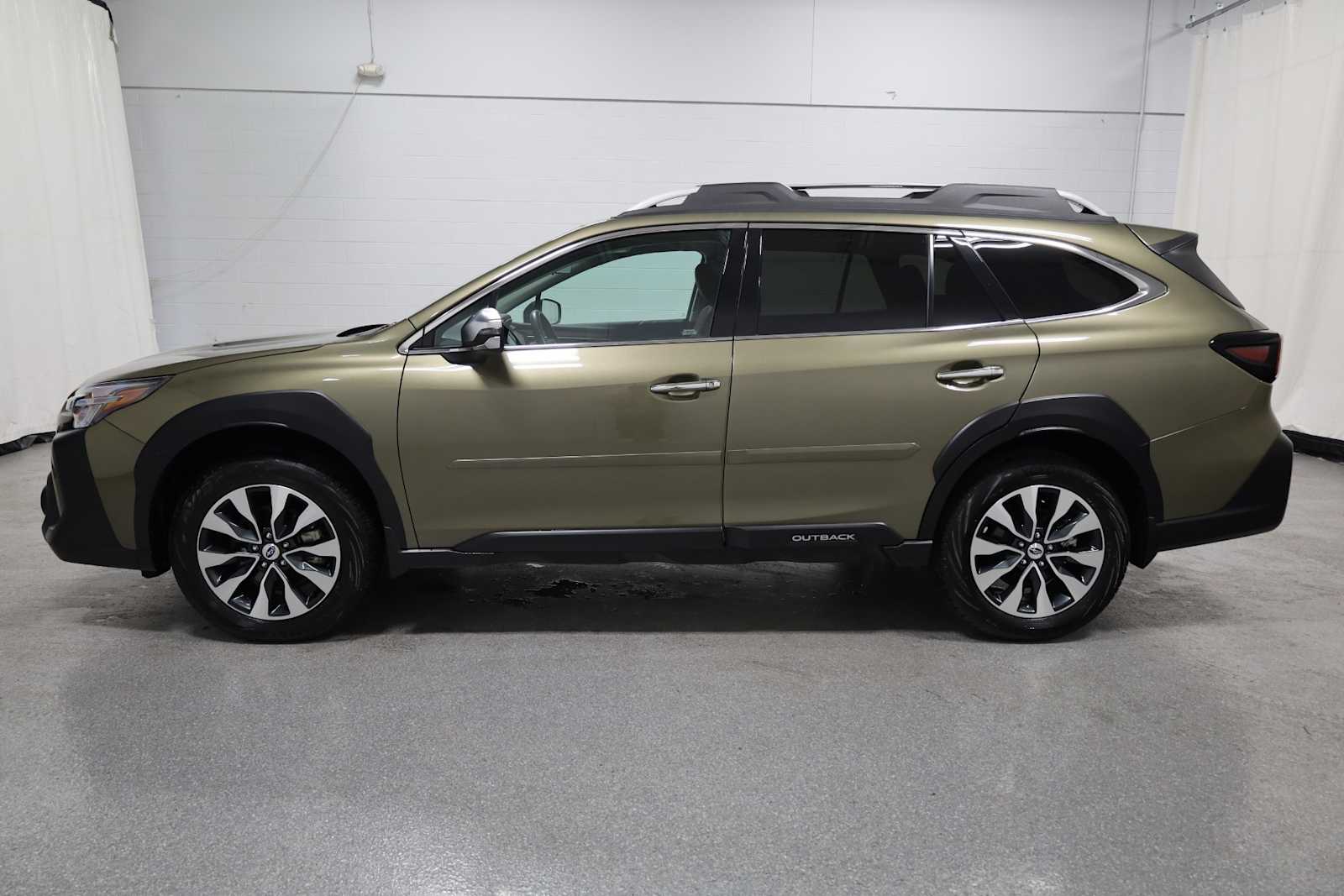 2024 Subaru Outback Touring 2