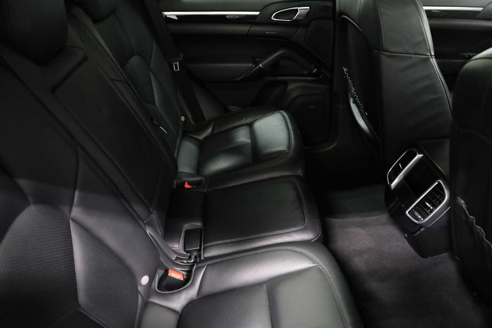 Thumbnail: 2016 Porsche Cayenne - 36