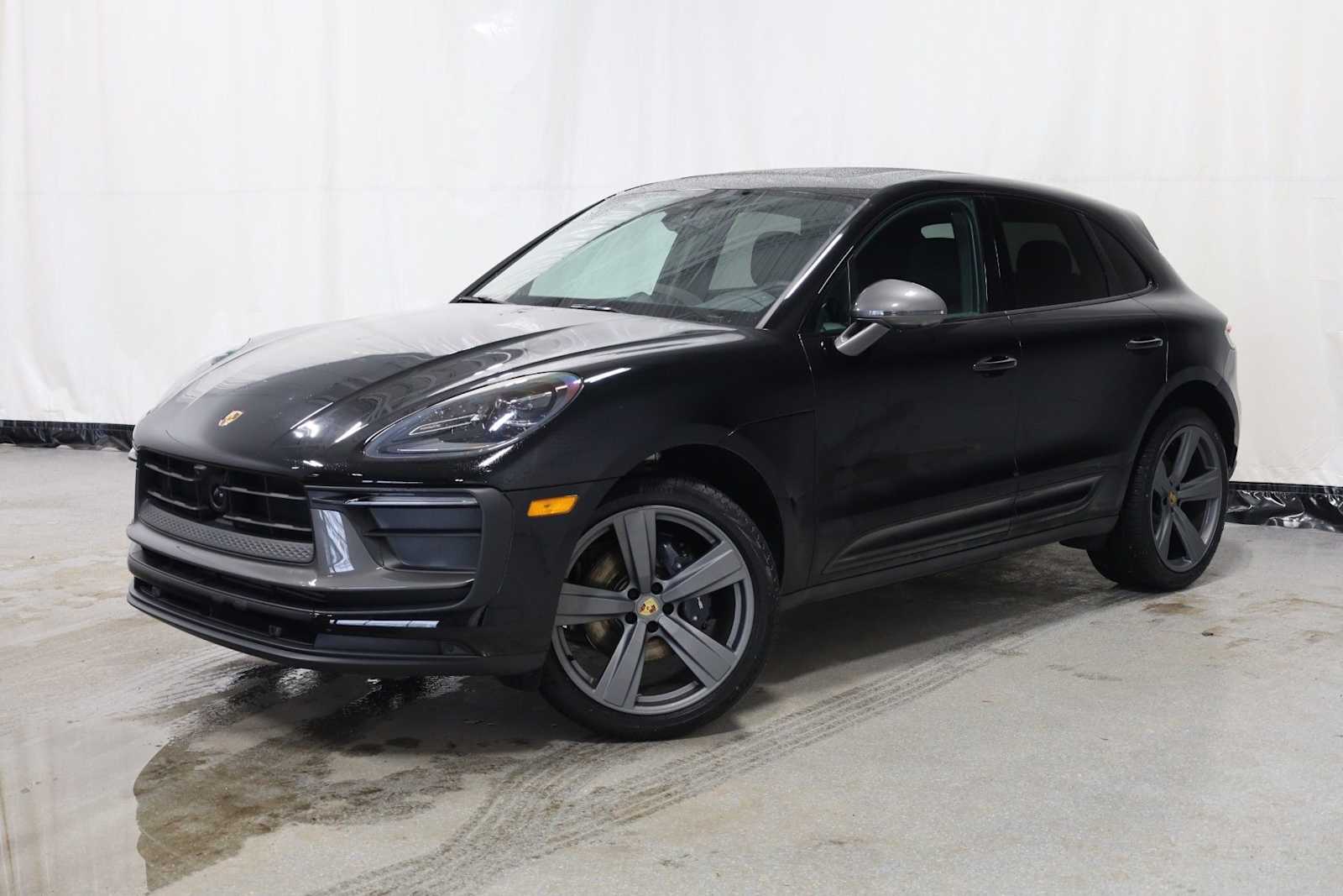 Thumbnail: 2025 Porsche Macan - 1