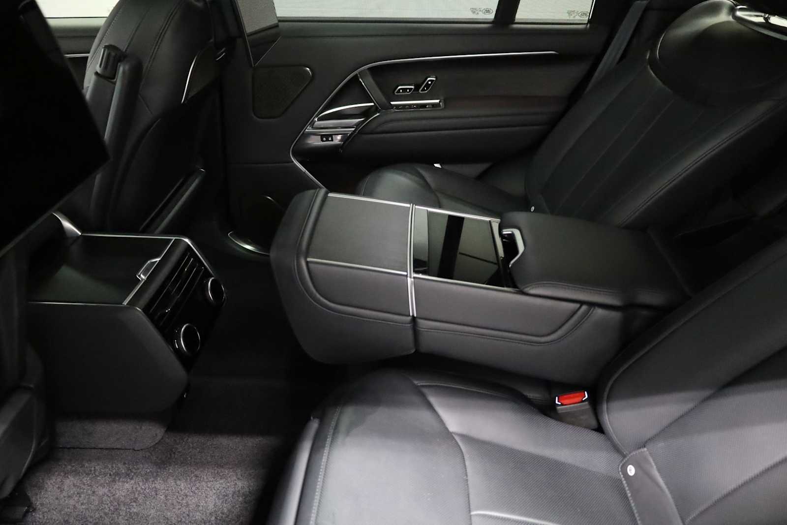 Thumbnail: 2023 Land Rover Range Rover - 41