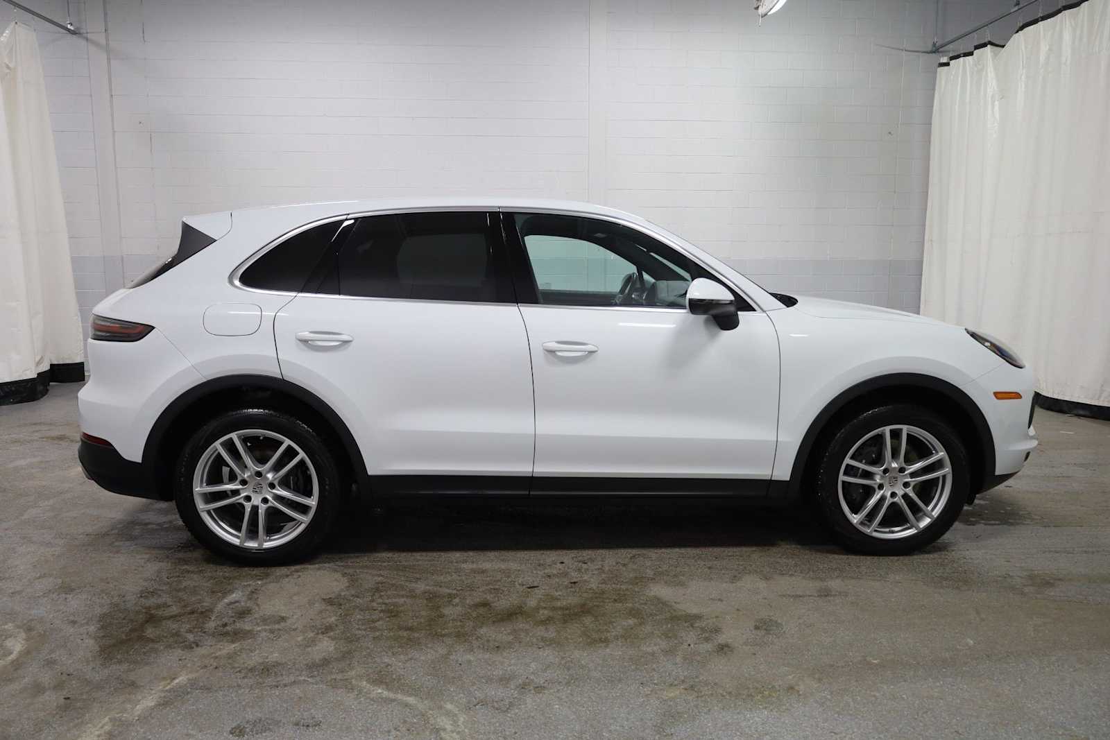 Thumbnail: 2023 Porsche Cayenne - 10