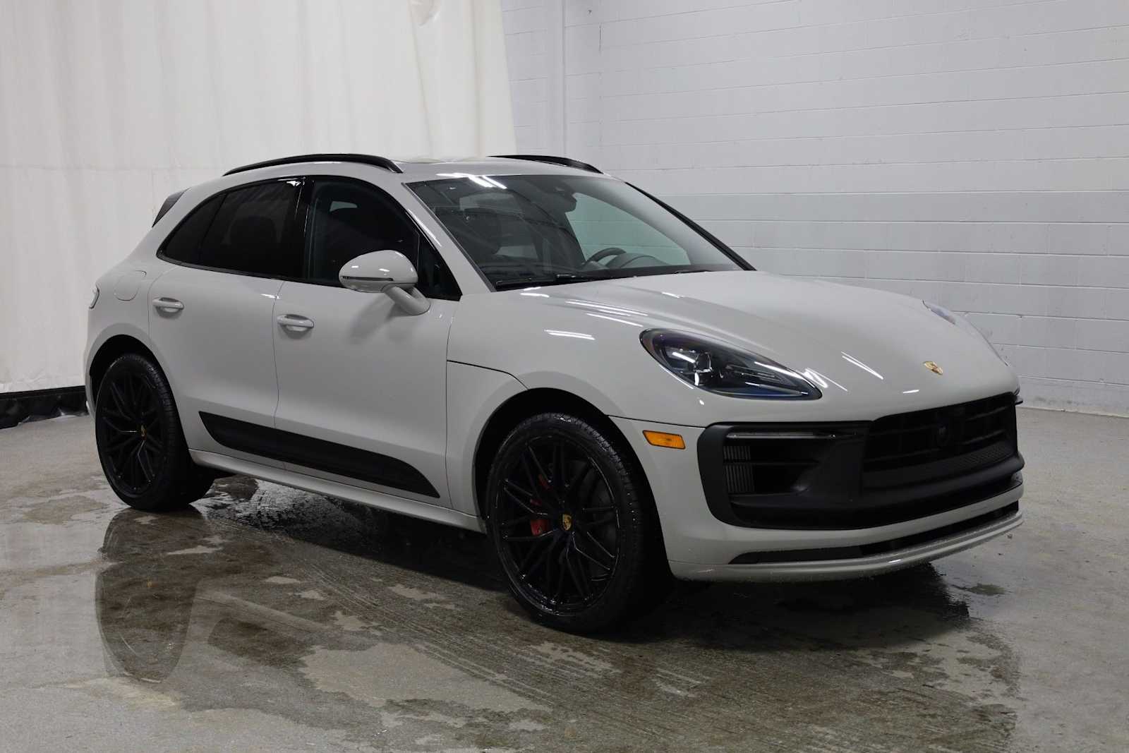 Thumbnail: 2026 Porsche Macan - 13