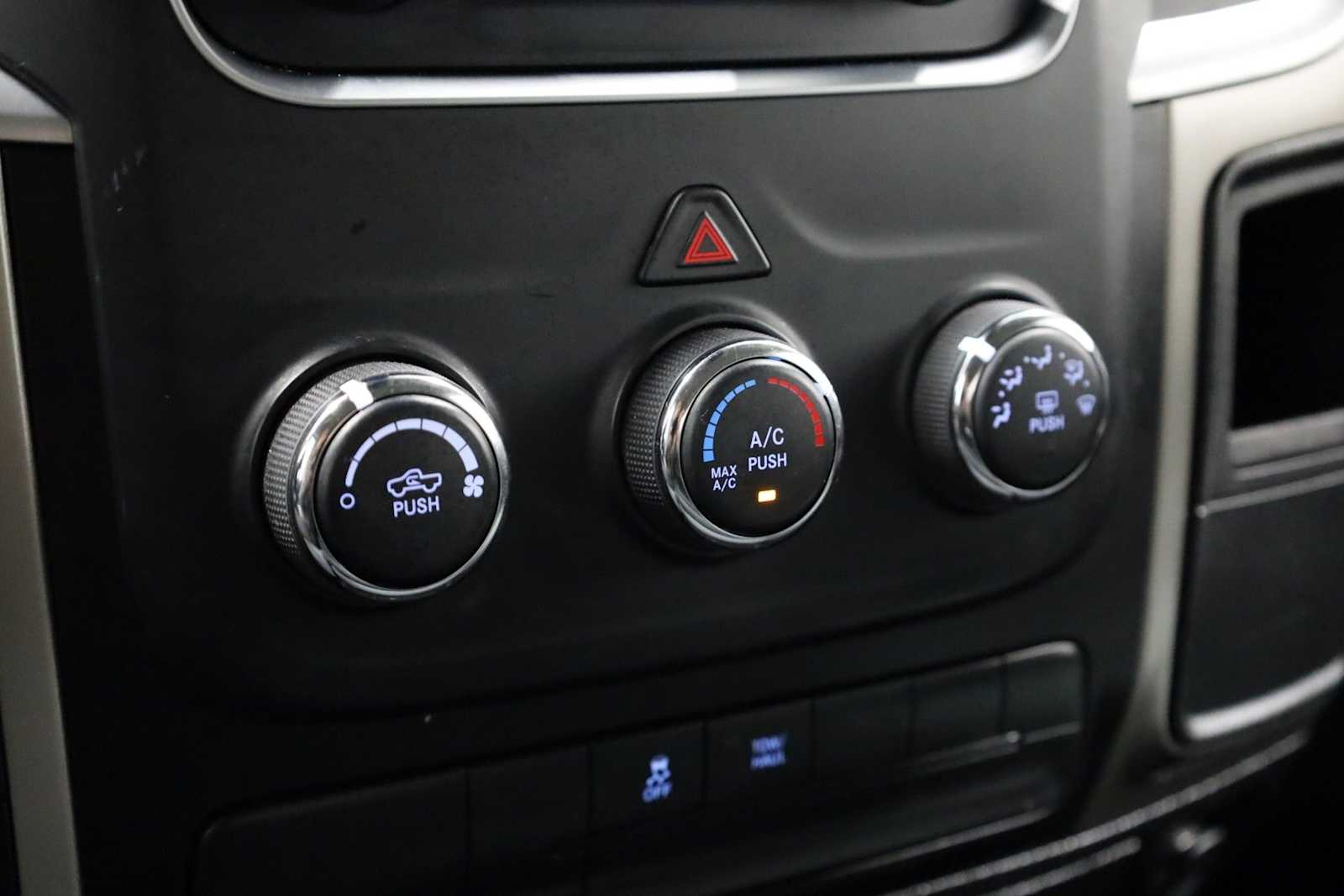 Thumbnail: 2019 RAM 1500 Classic - 27